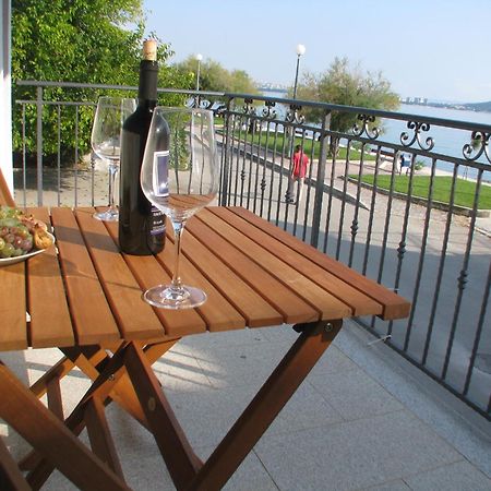 Apartment In Stone House On Seaside Kaštela Екстериор снимка