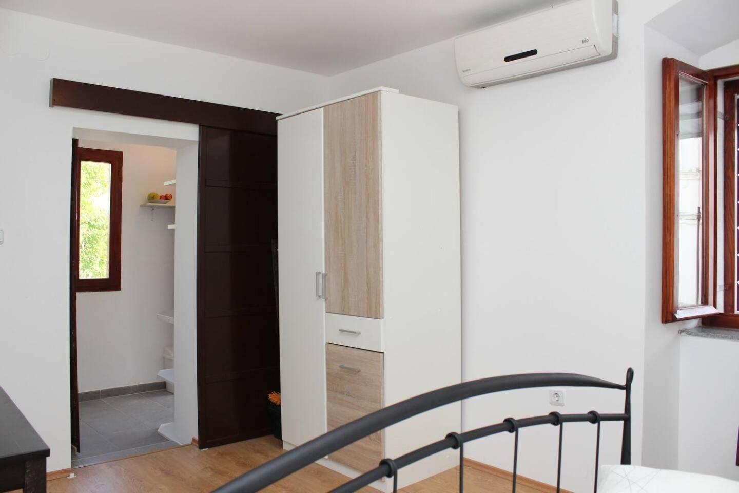 Apartment In Stone House On Seaside Kaštela Екстериор снимка