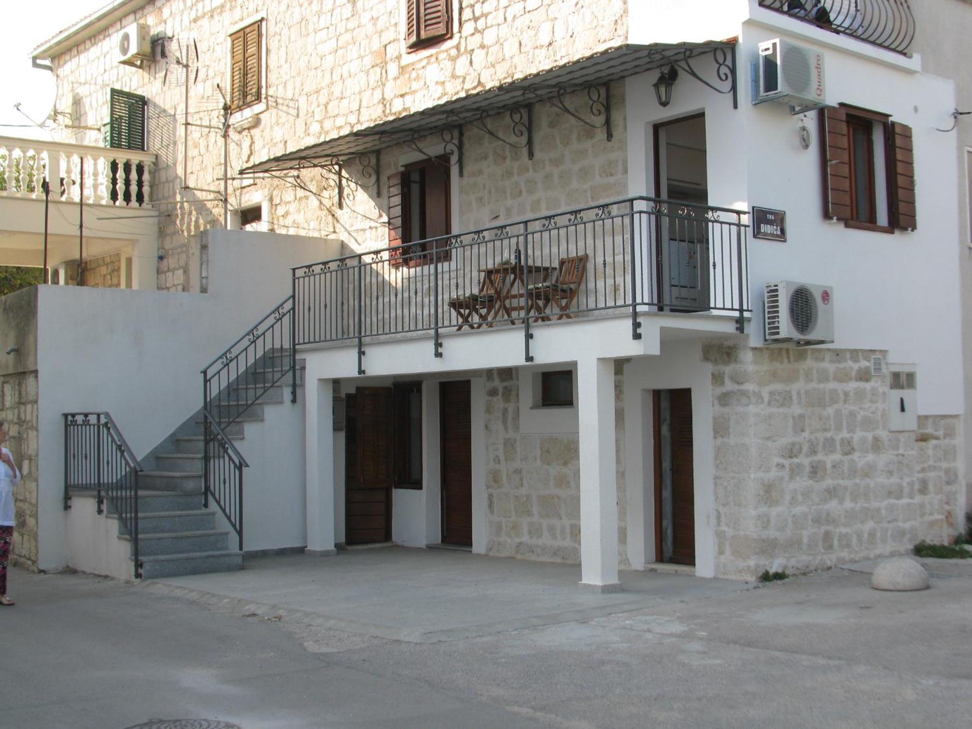 Apartment In Stone House On Seaside Kaštela Екстериор снимка