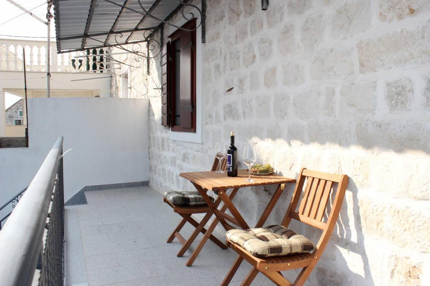Apartment In Stone House On Seaside Kaštela Екстериор снимка