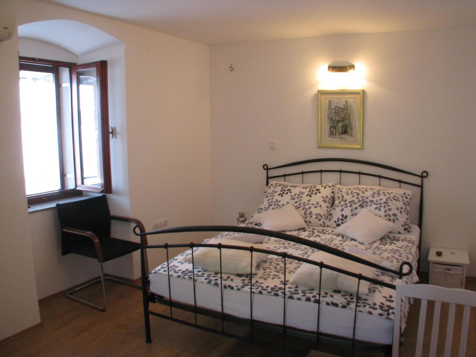 Apartment In Stone House On Seaside Kaštela Екстериор снимка